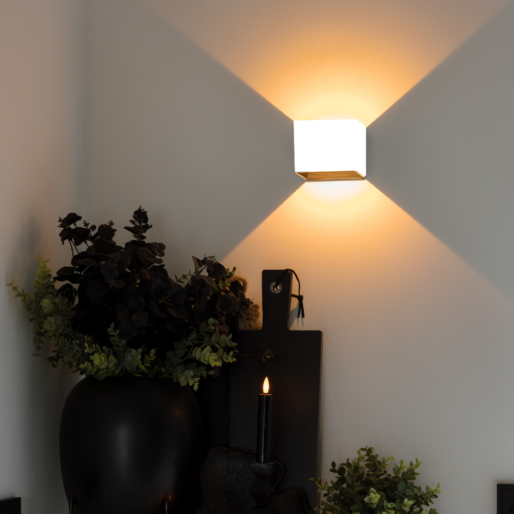 WANDLAMP OPLAADBAAR MET SENSOR