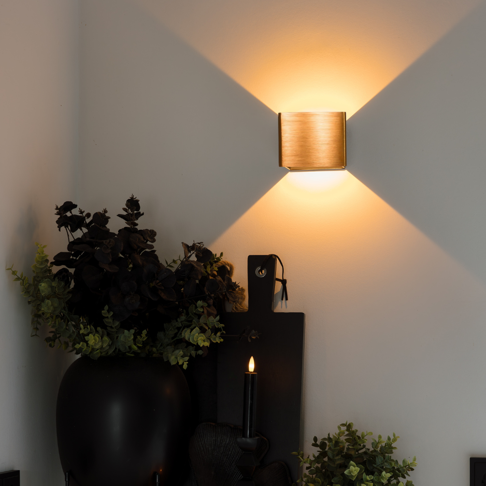 WANDLAMP OPLAADBAAR MET SENSOR